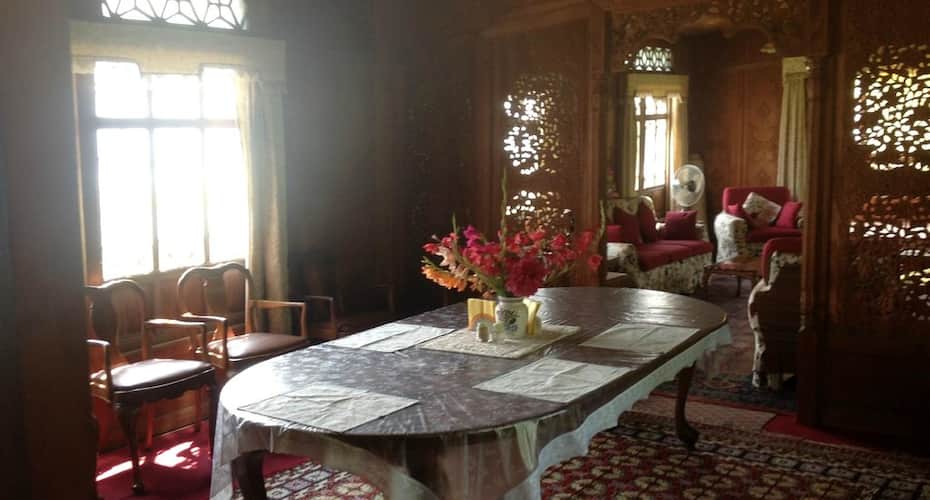 Butt's Clermont Houseboat, Srinagar 5